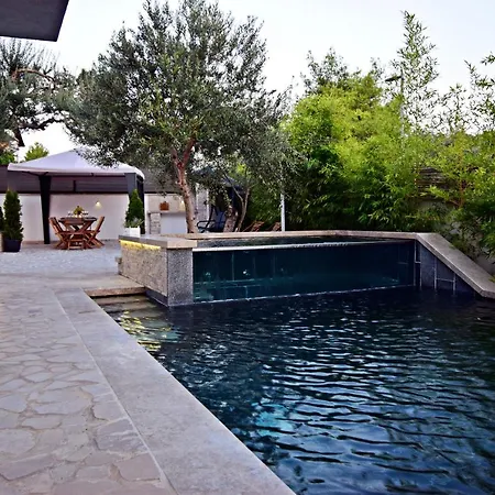 Ground Floor With A Private Pool Apartamento Donji Okrug (Ciovo)