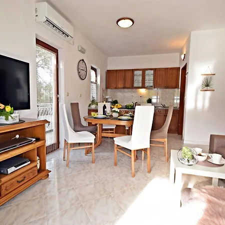 Ground Floor With A Private Pool Apartamento