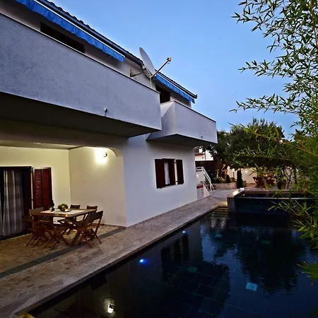 Ground Floor With A Private Pool Lägenhet Donji Okrug (Ciovo)