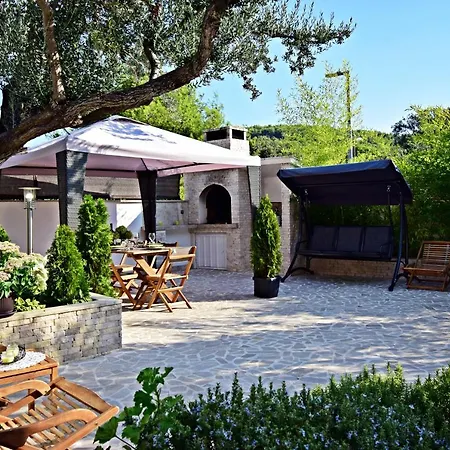 Ground Floor With A Private Pool Donji Okrug (Ciovo)