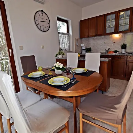 Apartamento Ground Floor With A Private Pool