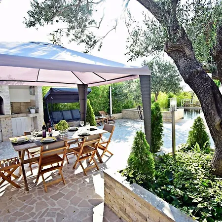 Ground Floor With A Private Pool *