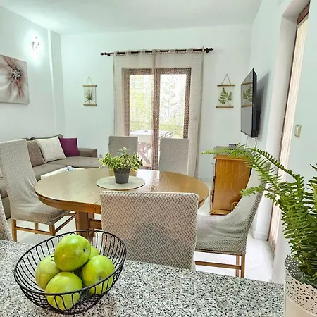 Lägenhet Ground Floor With A Private Pool