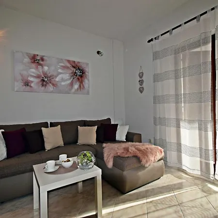 Ground Floor With A Private Pool * Donji Okrug (Ciovo)